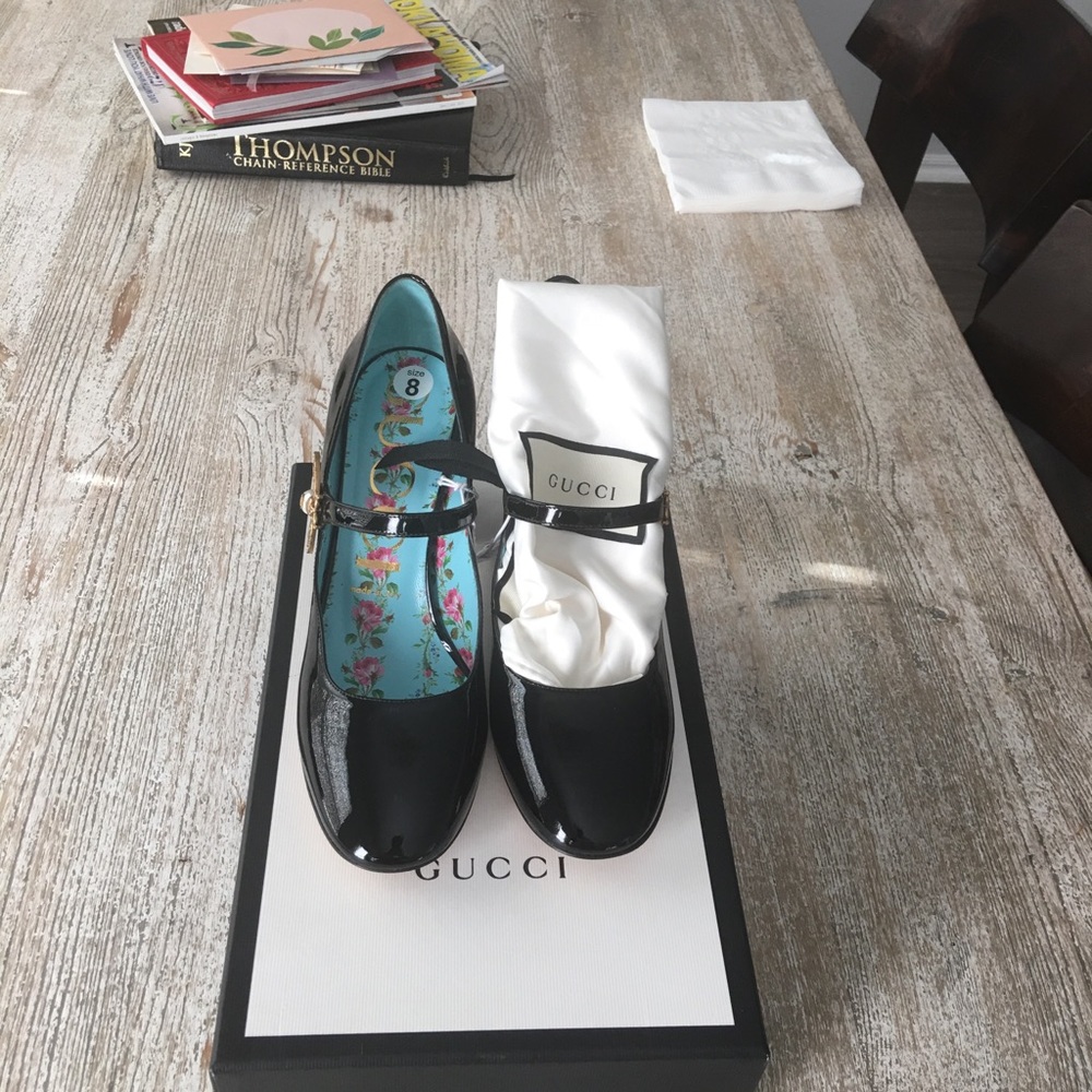 Gucci black patent leather mid heel